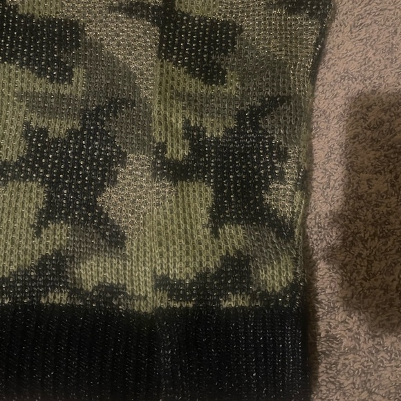 MK sweater in a an excellent condition. - Picture 4 of 6